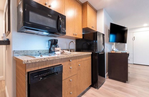 San Clemente Hotel | San Clemente Paradise Found! Private Patio, Kitchenette, Pool!