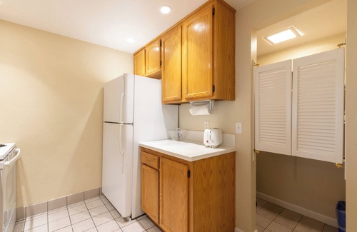 San Diego Country Estates Hotel | San Diego Country Estates | 2 Units | Full Kitchens & Parking