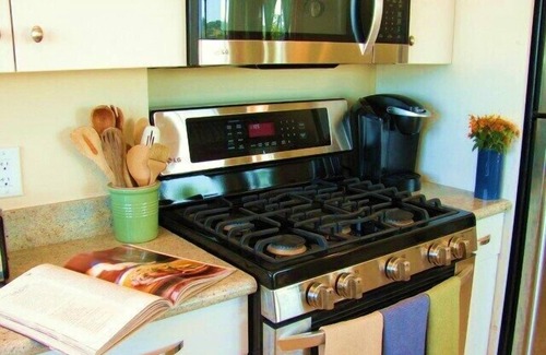 Valley Center Apartment | San Diego Country Barndominium, Mountain Views, Spa, Deck, & More.