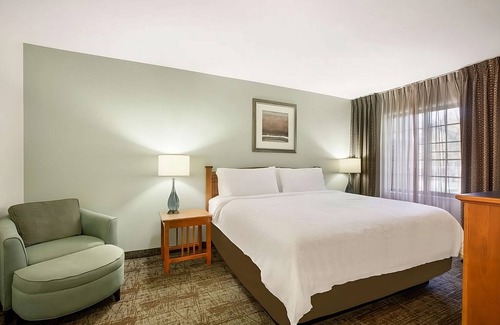 Carmel Mountain Ranch Hotel | San Diego Escape: Suites with Pool, Breakfast, Parking & Close to Attractions!