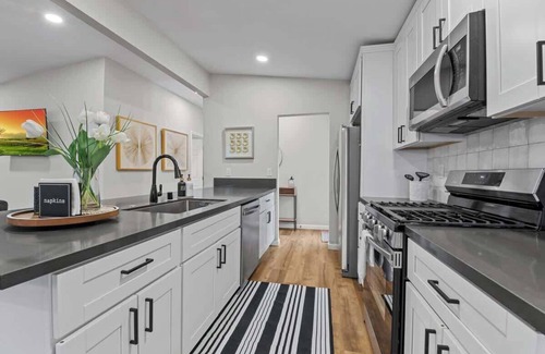Fairmount Park House | San Diego Getaway | 2-in-1 House & Private Studio