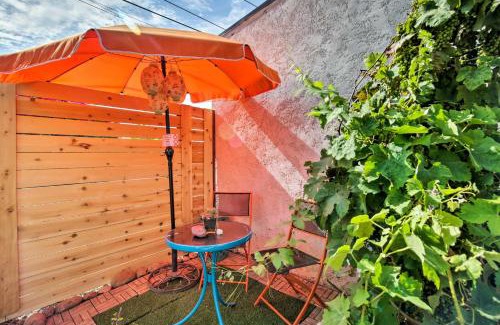 Altadena Apartment | San Diego Guest House Apartment with Patio and Hot Tub