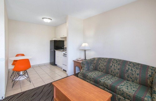 Lincoln Acres Hotel | San Diego Hotel Close to beaches, zoo, convention center, airport, restaurant