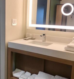 Mission Valley East Hotel | San Diego Marriott Mission Valley