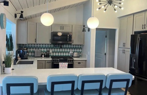 San Carlos House | San Diego Oasis- A Retro Retreat w/King Size Bed!