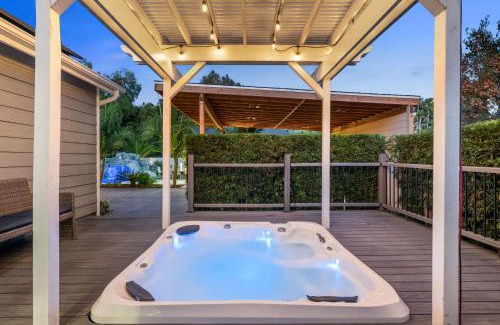 Mount Helix House | San Diego Paradise Resort Yard w Gazebo TV Pool