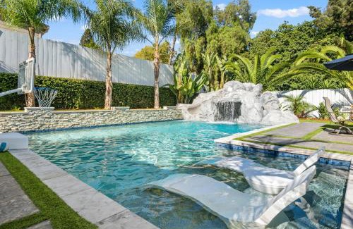 Mount Helix House | San Diego Paradise Resort Yard w Gazebo TV Pool