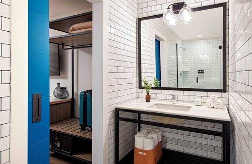 North Pacific Beach Hotel | San Diego Stay | 1 Unit | Near Emerald Street & Beach