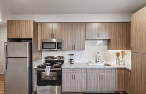 Stockton Apartment | San Diego Stunner! Spacious 3-Bedroom, 2-Bath apartment in delightful with, AC.