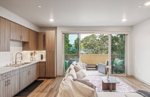 Stockton Apartment | San Diego Stunner! Spacious 3-Bedroom, 2-Bath apartment in delightful with, AC.