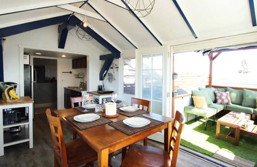 Stockton House | San Diego Urban Oasis. Spacious & best location.
