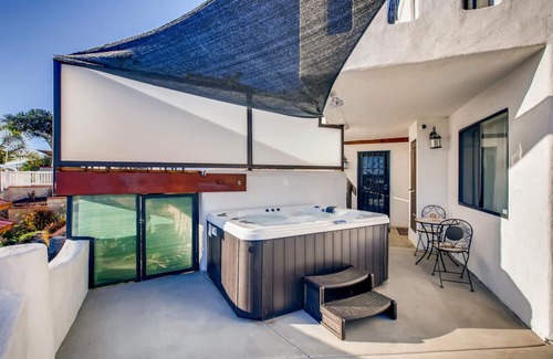 Morena House | San Diego Villa private heated jacuzzi