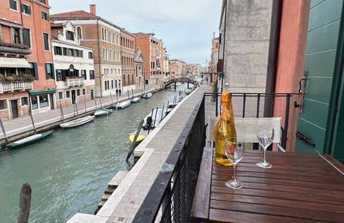 Cannaregio Apartment | San Girolamo Bis Canal View