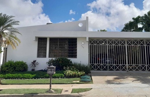 Monacillo House | San Juan, Villa 2 rooms w/private pool, outdoor kitchen/BBQ & nearby & peaceful