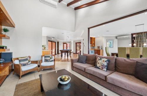 San Lameer Villa | San Lameer Villa - 14328 - 4 Bedroom Deluxe - 8 pax - San Lameer Rental Agency