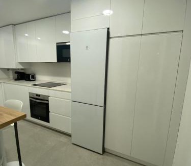 Leon Apartment | San Mames Leon con Garaje incluido para coche mediano
