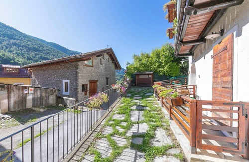 Oulx Apartment | San Marco Lodge Apt Mountain Retreat