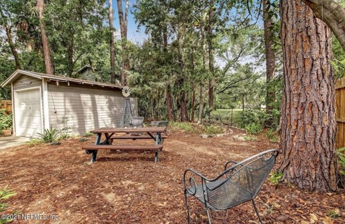 Southbank House | San Marco Updated Bungalow-Minutes from Downtown