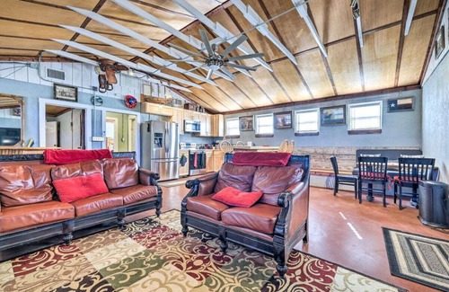 Martindale House | San Marcos Get Away! Waterfront with Gameroom and Pickleball court! No pets!