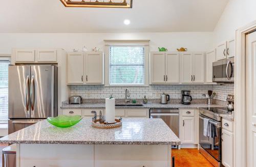 San Marcos House | San Marcos Home with Fire Pit about 10 Mi to Downtown!