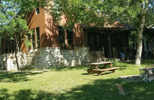 Fentress Cabin | San Marcos River Cabin/Property - Fentress , - on the river