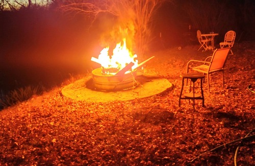 Fentress Cabin | San Marcos River Cabin/Property - Fentress , - on the river