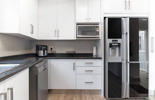 Shaka's Rock Apartment | San Marino 17 - Three Bedroom Apartment, Sleeps 6