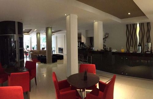Villa Elisa Hotel | San Martin Plaza Hotel