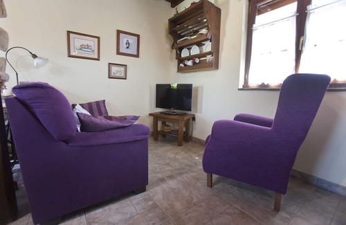 Valdes Cottage | San Martin Rural Apartments. Ferreiro House Climatized pool. Yard.
