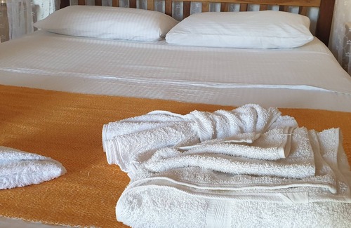 San Juan de Oriente Cabin | San Simian Lodge