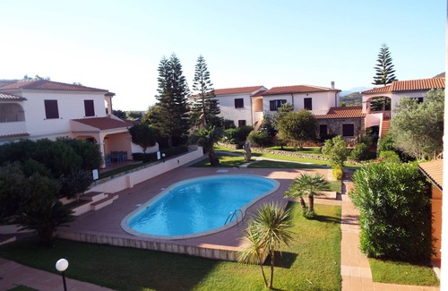 Monte Petrosu Apartment | San Teodoro air-conditioned and wi-fi apartment in residence with pool