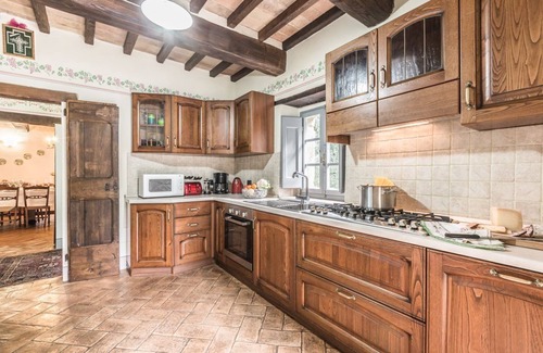 Ripoli Villa | San Veriano - Five Bedroom Villa, Sleeps 10