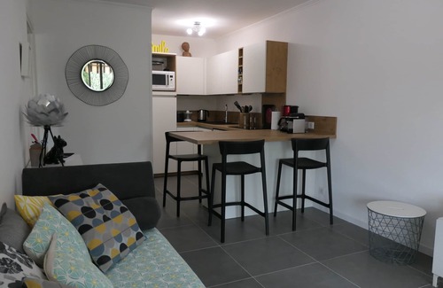 Sanary-sur-Mer Apartment | SANARY Centre, Beautiful T2 200m from the beach, garage, air conditioning, fiber internet