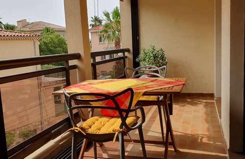 Sanary-sur-Mer Apartment | SANARY Centre, Beautiful T2 200m from the beach, garage, air conditioning, fiber internet