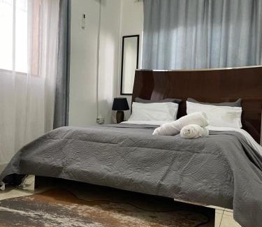 Lusaka Apartment | Sanctuary Aparthotel-AC-Garden- Solar-Wi-Fi -Firepit-Park-Carport
