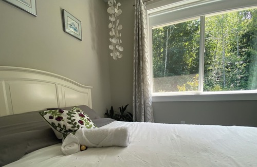 Ladysmith House | Sanctuary at edge of forest close to town, beaches and local sights
