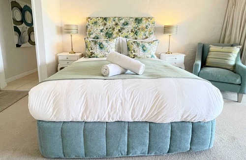 Robberg Beach Apartment | Sanctuary Beach Hideaway | 50m walk onto Beach