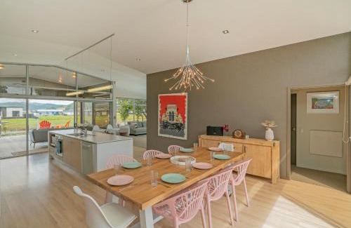 Matarangi House | Sanctuary By The Water - Matarangi Holiday Home