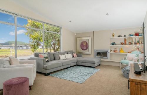 Matarangi House | Sanctuary By The Water - Matarangi Holiday Home