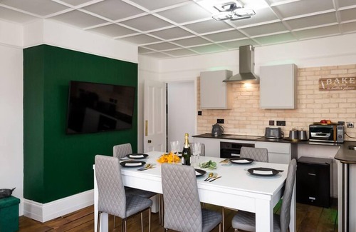 Meads Apartment | Sanctuary from busy bustling cities to relax