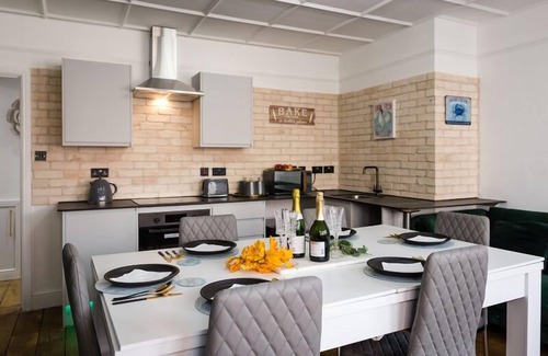 Meads Apartment | Sanctuary from busy bustling cities to relax