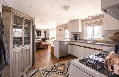 Dysart et al House | Sanctuary on Marquis, Family Cottage with Hot Tub