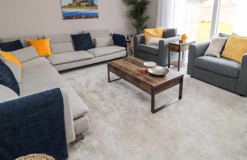 Morpeth Cottage | SANCTUARY VIEW, pet friendly, with hot tub in Morpeth