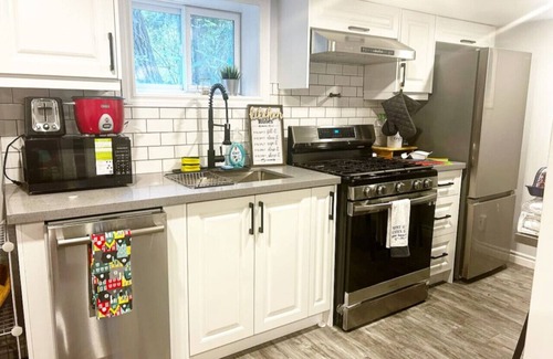 Wasaga Beach Cottage | SAND 2 SKI - Private Beach Close to Blue Mountain!