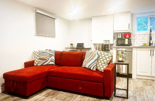 Wasaga Beach Cottage | SAND 2 SKI - Private Beach Close to Blue Mountain!