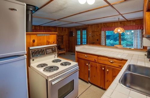 Carling Cottage | Sand Bay: 2-Bedroom Cottage #9