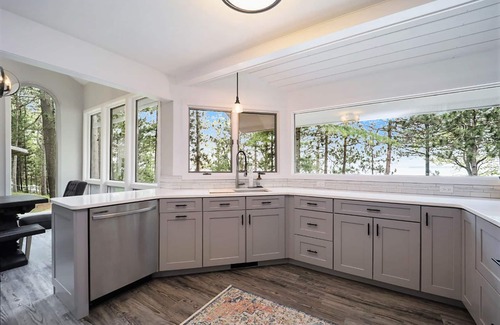 Higgins Lake House | Sand beach at your doorstep