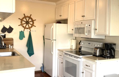 Dillon Beach House | Sand Castle in Dillon Beach - 6 bdrms & 3 1/2 baths and 2 living areas Sleeps 12