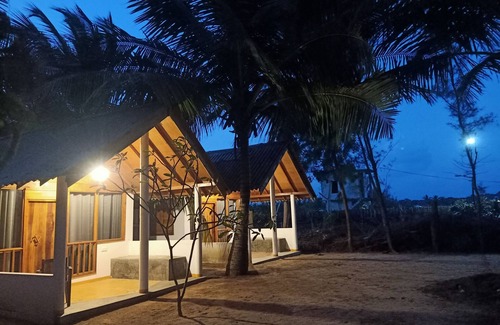 Pottuvil Division 2 Villa | SAND DUNE AC VILLA nSuper Nature, close to great hiking trails nW/Full Kitchen n