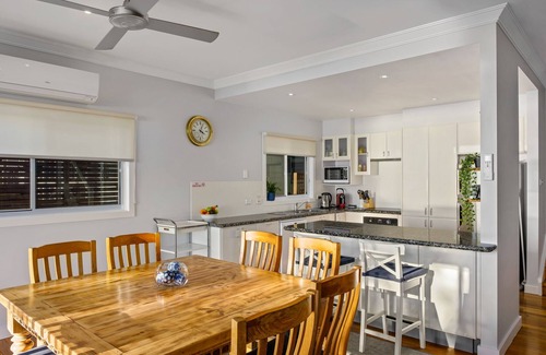 Mannering Park House | Sand Lake House- Absolute Waterfront Holiday Home at Lake Macquarie